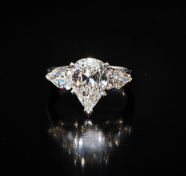 pear shaped diamond with side stones